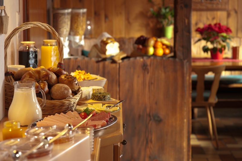 boulangerie-COURSEGOULES-min_breakfast_buffet_food_restaurant_meal_hotel_plate_fresh-718745